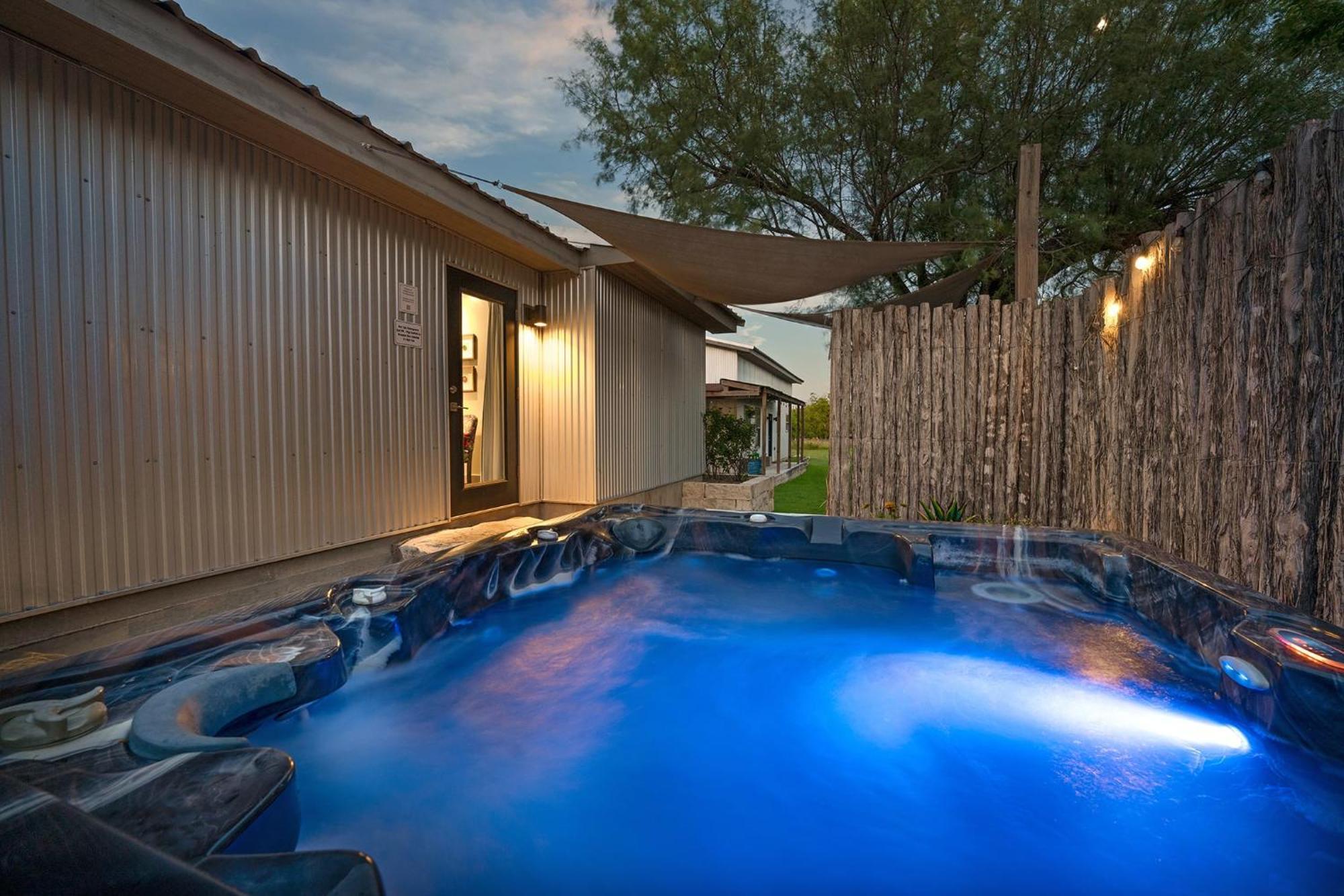 Claret House Full Kitchen And Private Hot Tub Villa Fredericksburg Exteriör bild
